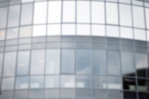 玻璃与金属作为建筑材料的优缺点对比